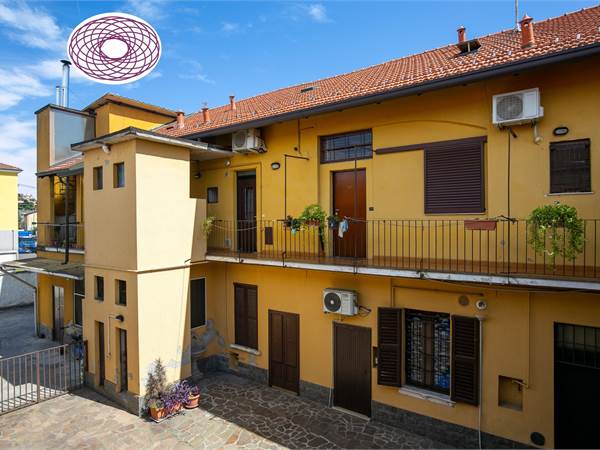 AMPIO DUE LOCALI CON SOLAIO E TERRAZZO